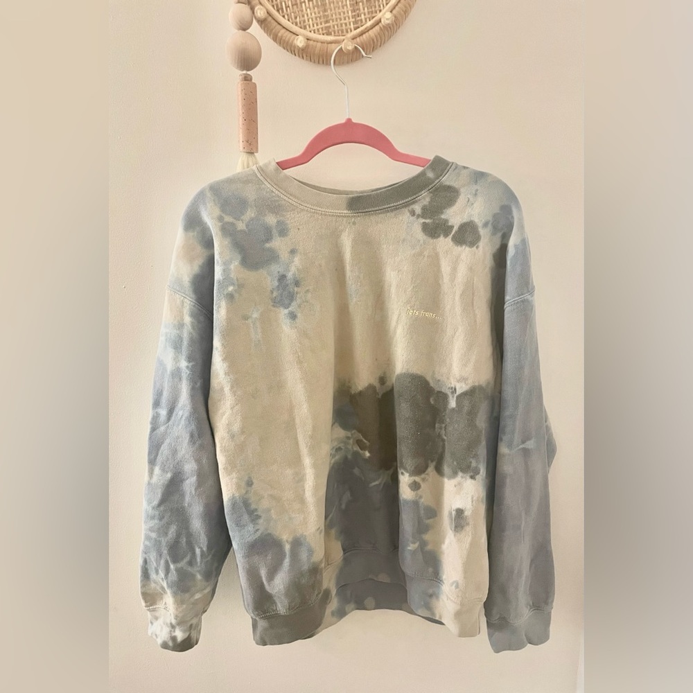 Urban Outfitters iets frans blue tiedye crewneck